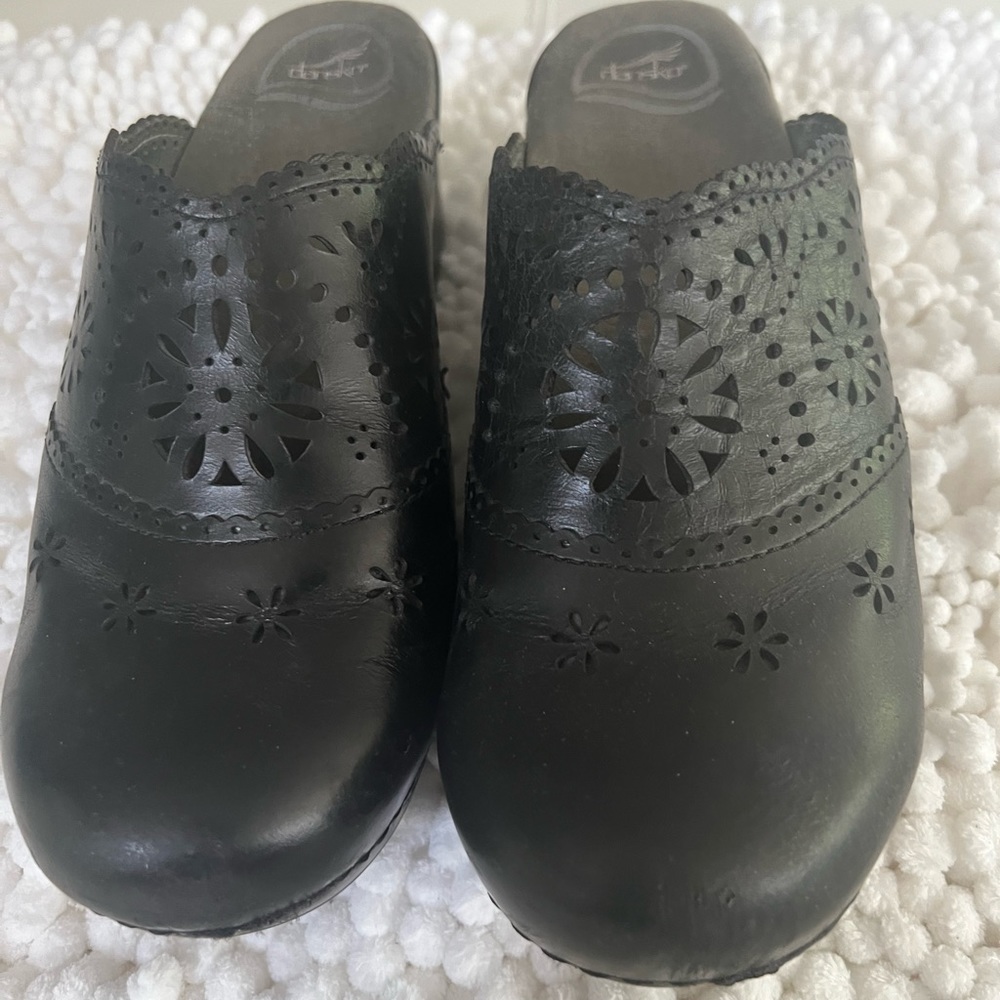 DANSKO size 8 women’s Black